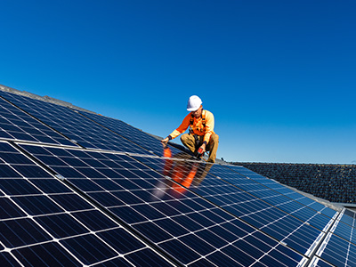 solar panel being installed in Vancouver | American Mastercraft
